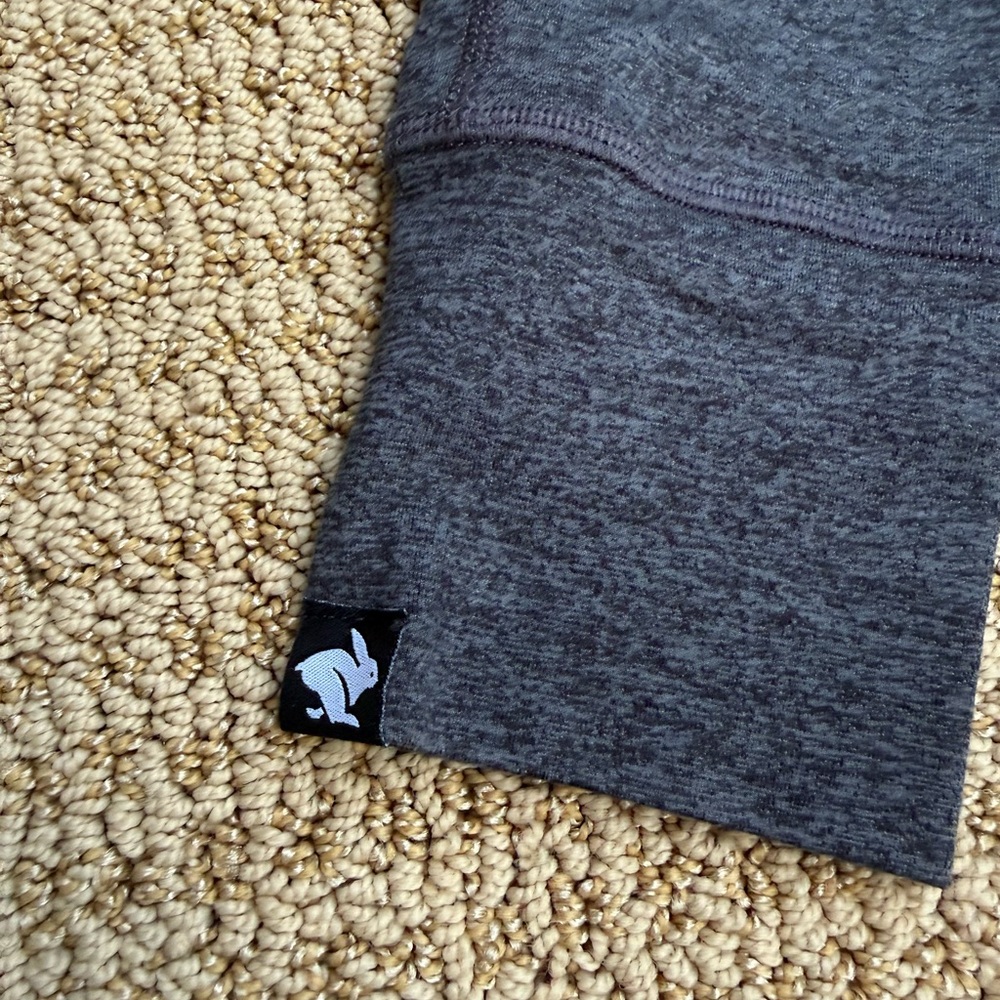 Run in Rabbit Cropped Tights - Picture 2 of 7